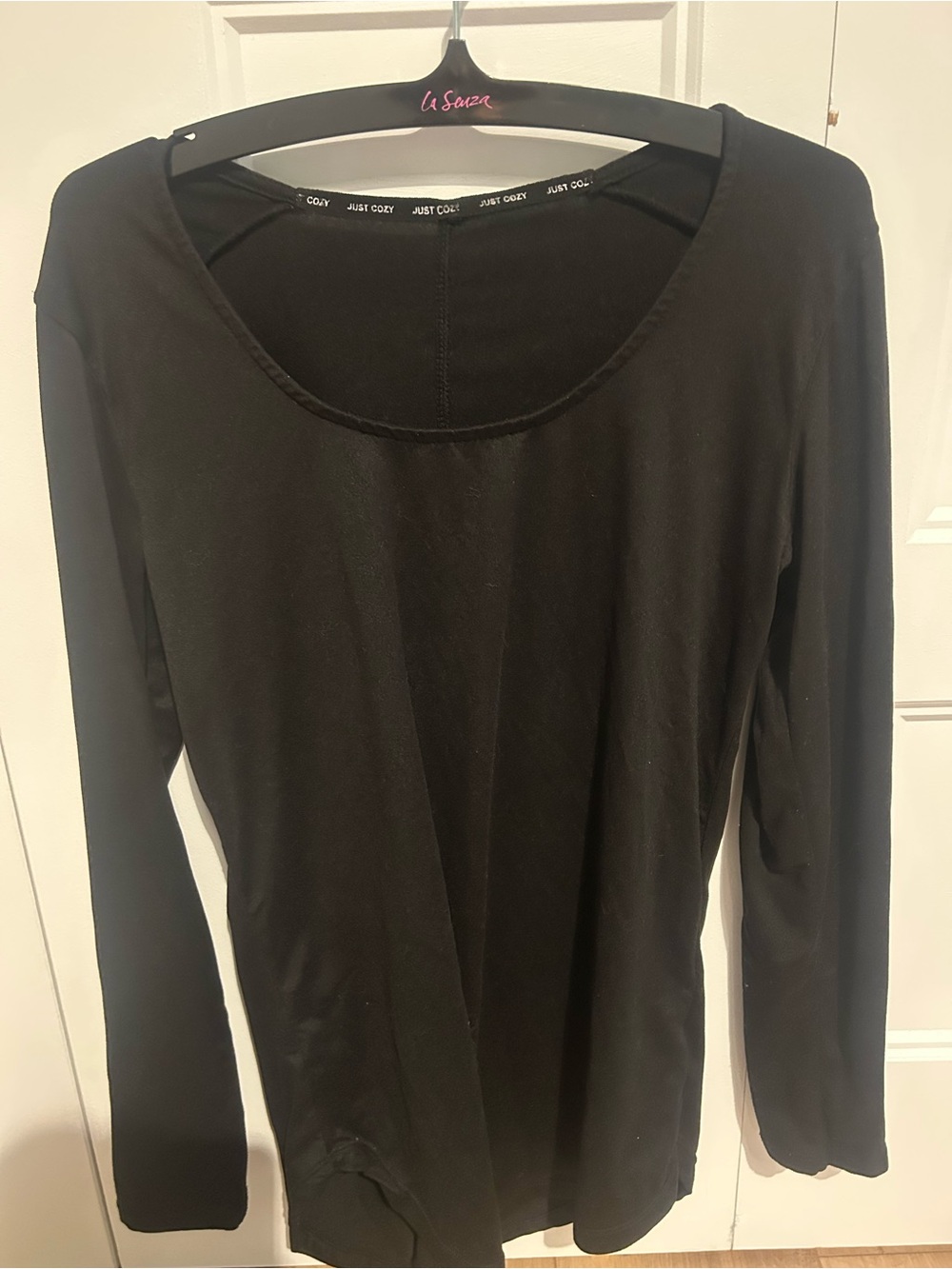 JUST CODY Black Long-Sleeve Scoop Neck Tee